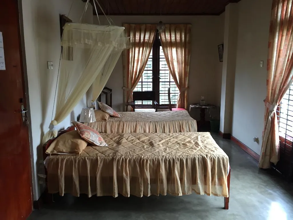 Guest house Lake Bungalow Hotel Kandy Sri Lanka