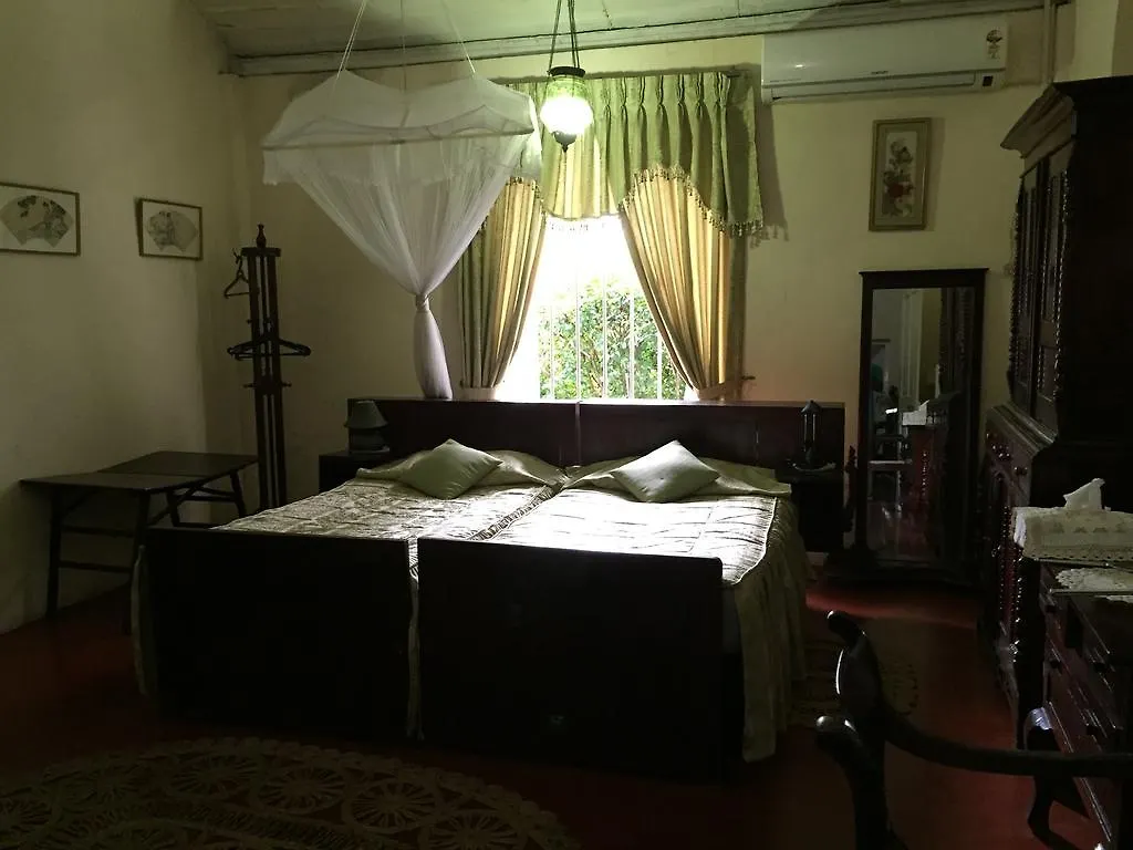 Lake Bungalow Hotel Kandy Guest house
