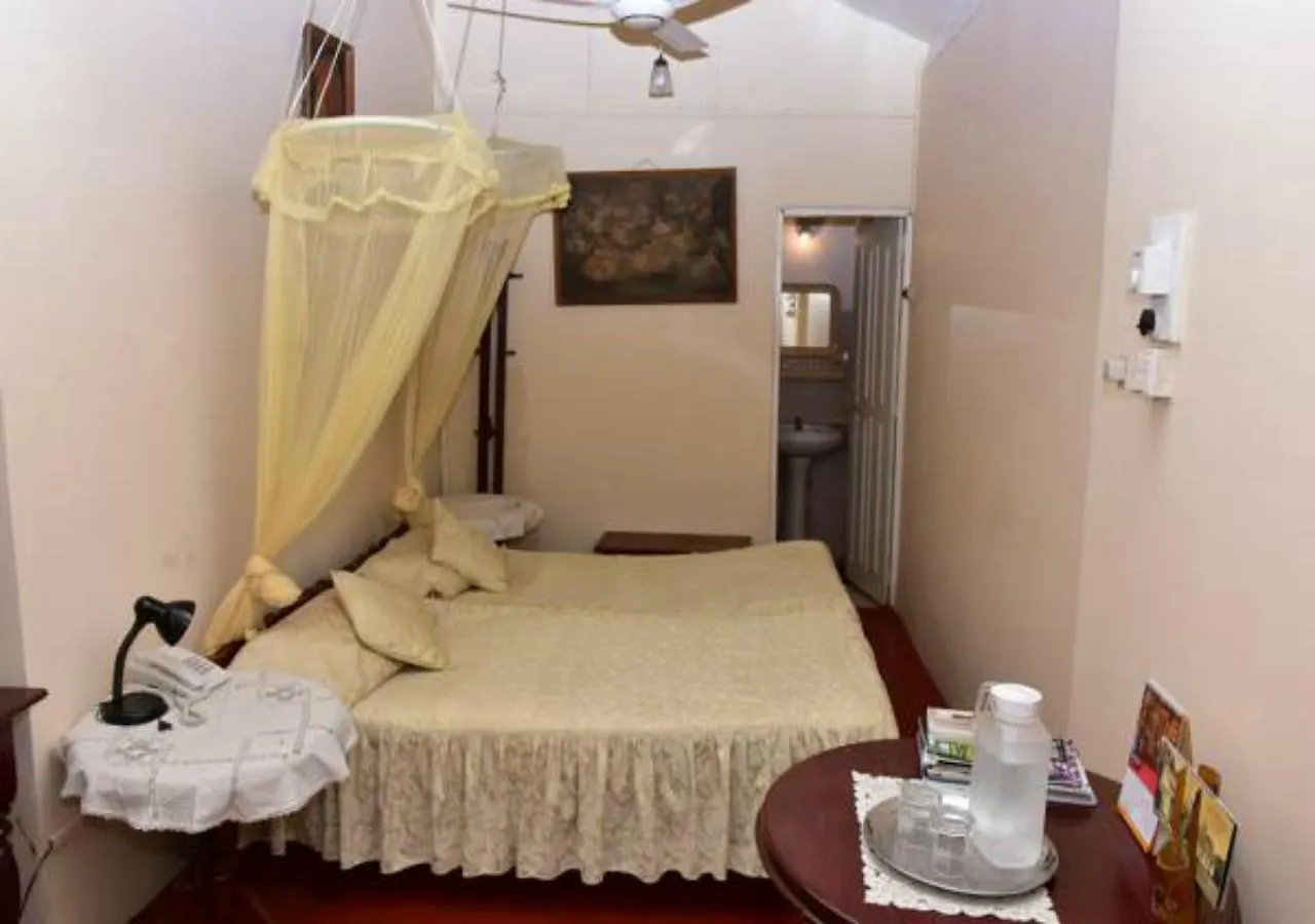 Lake Bungalow Hotel Kandy